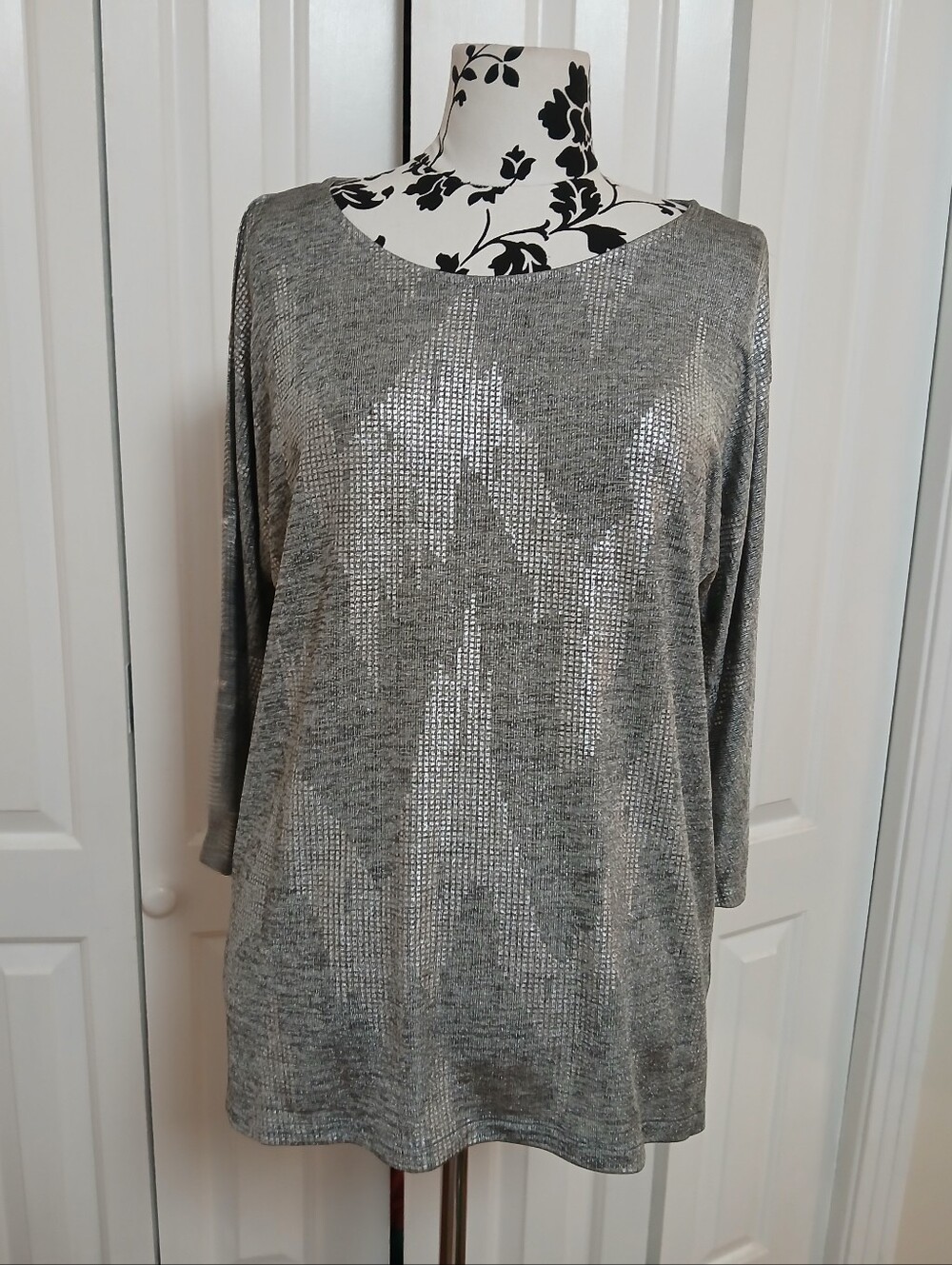 Ruby Rd. Silver Metallic Top - Picture 4 of 8